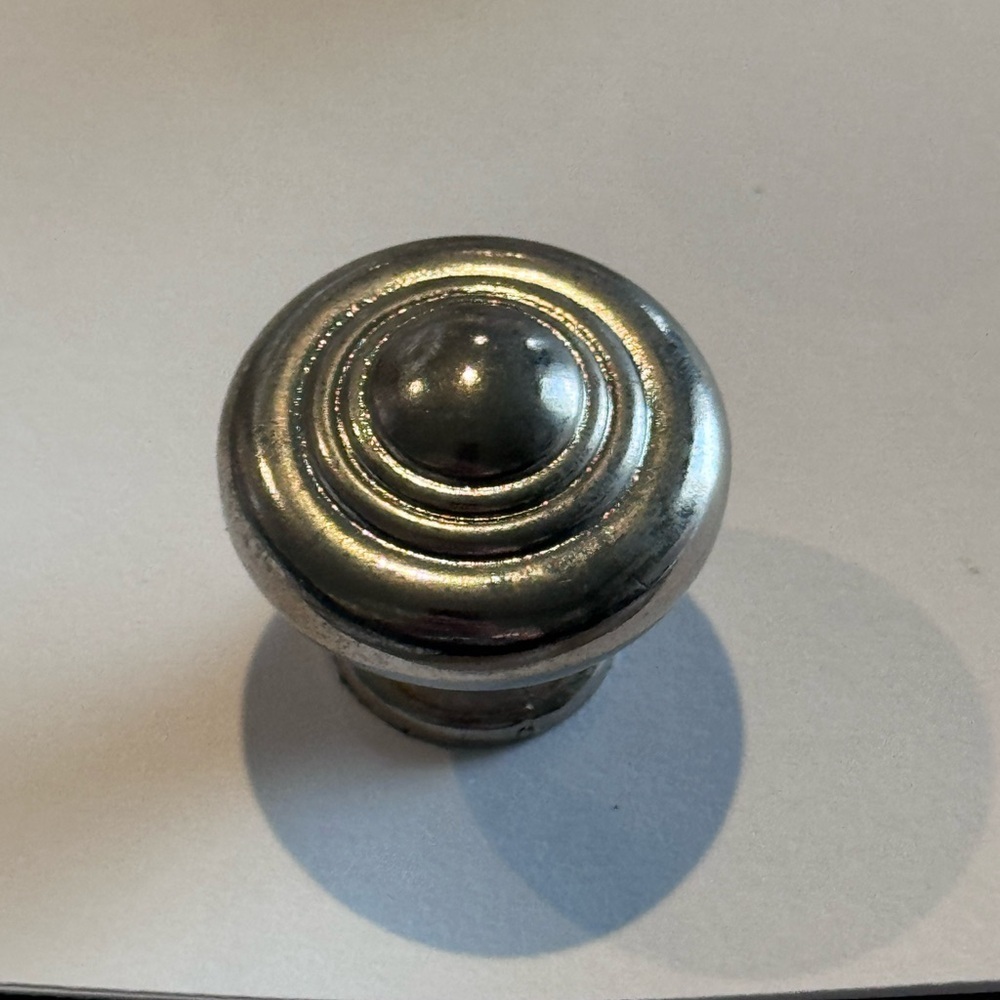 ☀️Set of Silver Cabinet Knobs- 5 - Picture 3 of 4